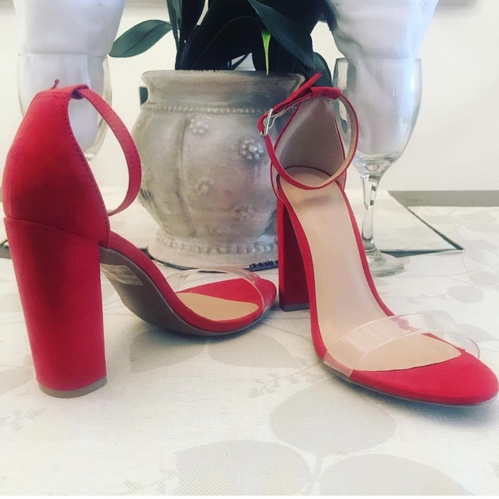 Sz 6.5 red heels